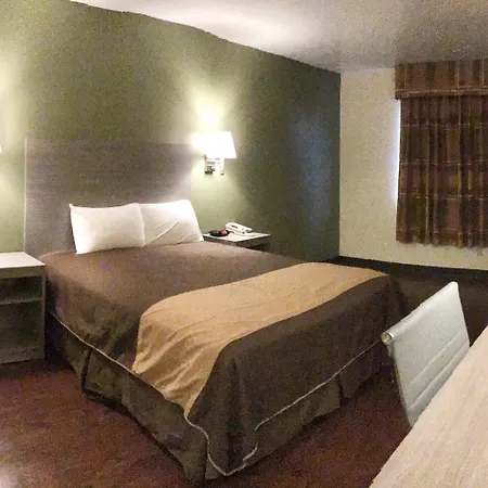 Rodeway Inn Moriarty-3