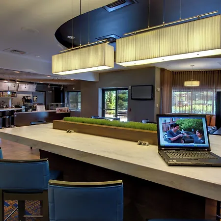 Courtyard By Marriott Madison East-2