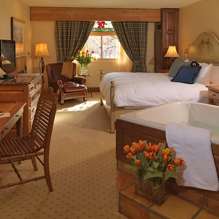 The Rusty Parrot Lodge And Spa-2