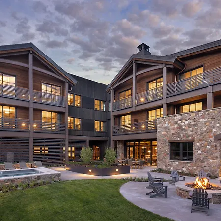 The Rusty Parrot Lodge And Spa-3