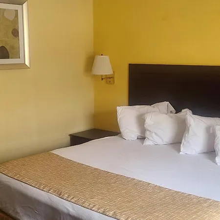 Travelodge By Wyndham Airport Platte City-2