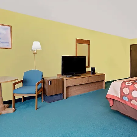 Super 8 By Wyndham Sturgeon Bay-3