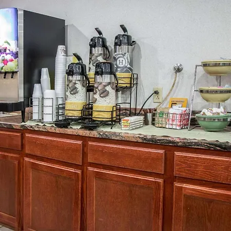 Quality Inn & Suites Loves Park Near Rockford-2