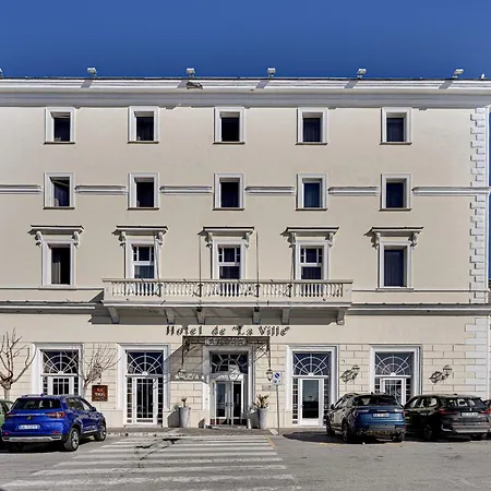 Hotel De La Ville-3