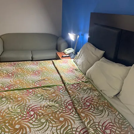 7 Star Motel-2