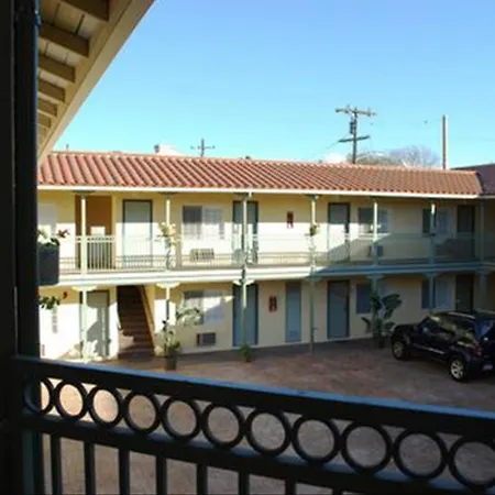 Bella Capri Inn And Suites-2