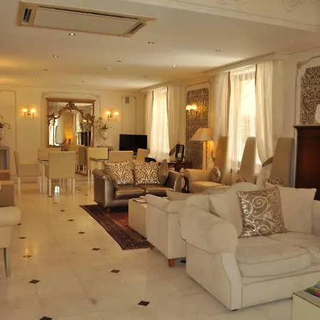 Hotel Jolanda-3