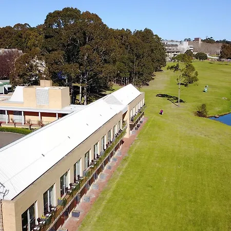 Lakeside Hotel And Conference Centre-3