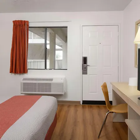 Motel 6-Buena Park, Ca - Knotts Berry Farm - Disneyland-3