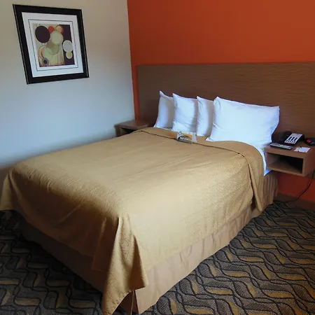 Days Inn & Suites By Wyndham Arlington Near Six Flags-2