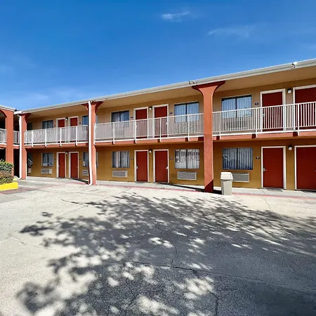 Days Inn & Suites By Wyndham Arlington Near Six Flags-3