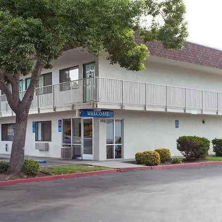 Super 8 By Wyndham Turlock-3