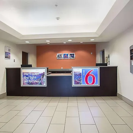 Motel 6-Page, Az-3