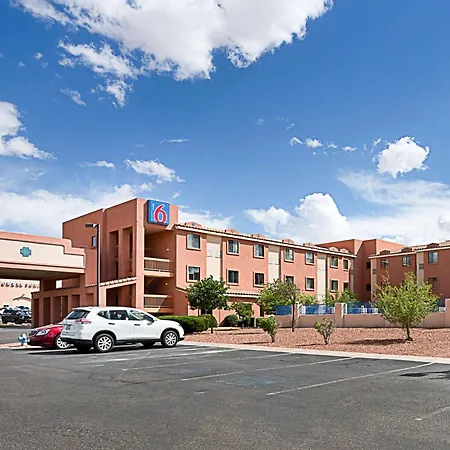 Motel 6-Page, Az-2