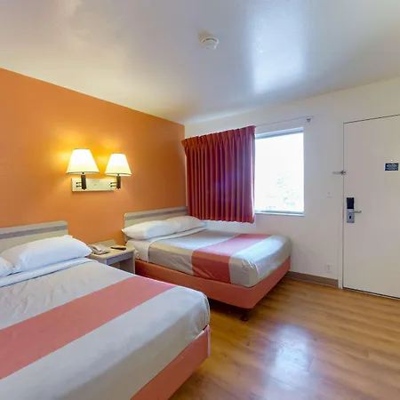 Motel 6 Weed - Mount Shasta-3