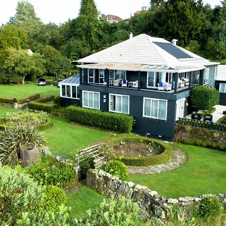 Black Swan Lakeside Boutique Hotel-2