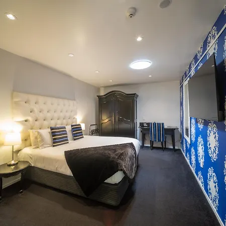 Black Swan Lakeside Boutique Hotel-2