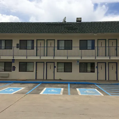 Travelodge By Wyndham Raton-2