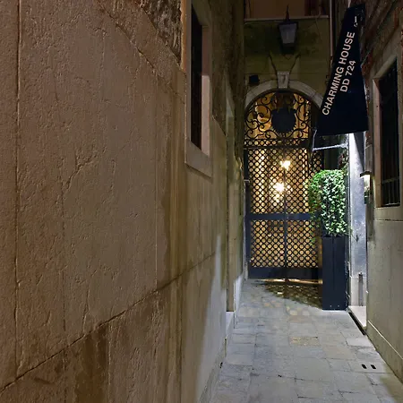 Charming House Dd724-2