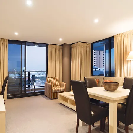 Oaks Adelaide Horizons Suites-3