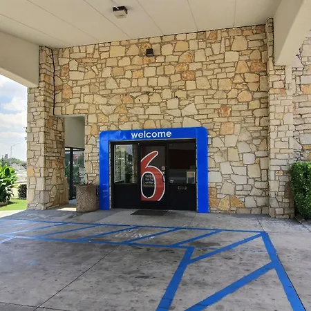 Motel 6 Austin, Tx - Central Downtown Ut-3