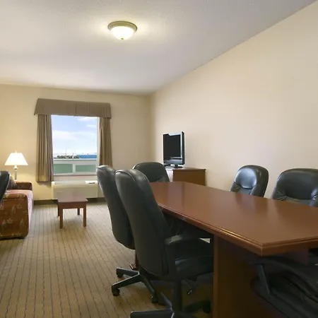 Days Inn By Wyndham Moose Jaw-2