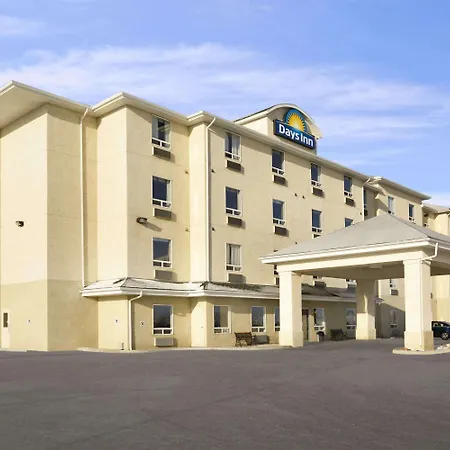 Days Inn By Wyndham Moose Jaw-3