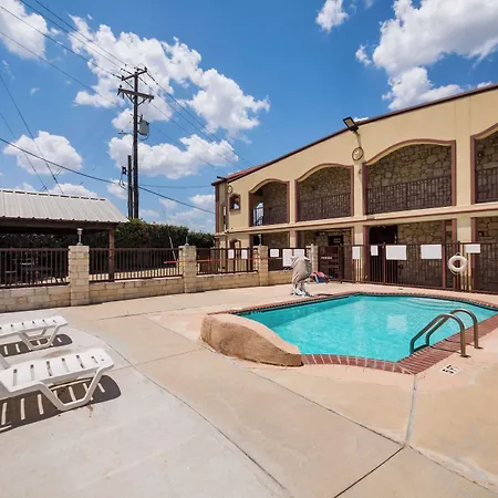 Americas Best Value Inn Buda-2