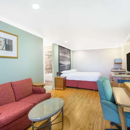 Upper Lake Inn & Suites-3