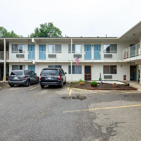 Days Inn By Wyndham New Philadelphia-2
