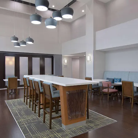 Hampton Inn Fayetteville-2