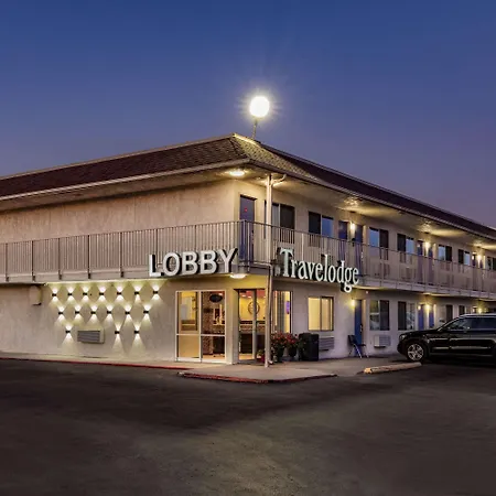 Travelodge By Wyndham Miles City-3