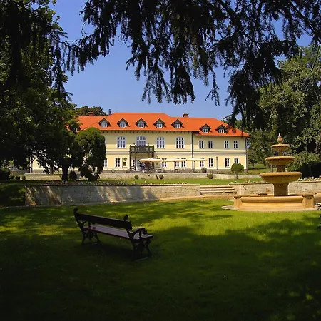 Castle Hotel Grof Degenfeld-2