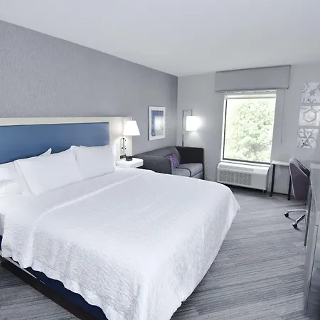Hampton Inn Auburn-2