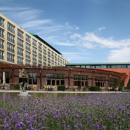 Hotel Van der Valk Maastricht-3