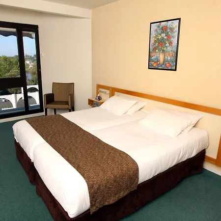 Brit Hotel Du Lac-3