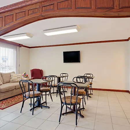 Super 8 By Wyndham Oklahoma/Frontier City-2