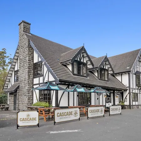 The Fox And Hounds Historic Hotel-3