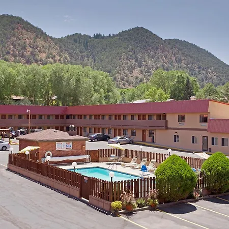 Glenwood Springs Cedar Lodge-2