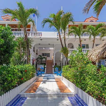 Blue Tang Inn - Beachfront Suites And Pool-2