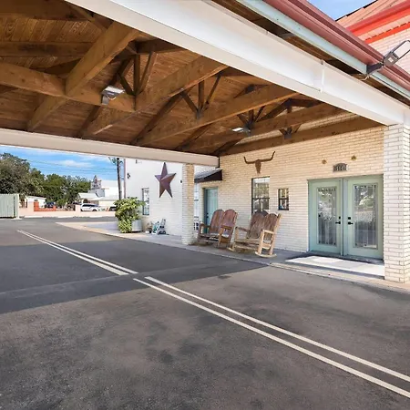 Super 8 By Wyndham Fredericksburg-3