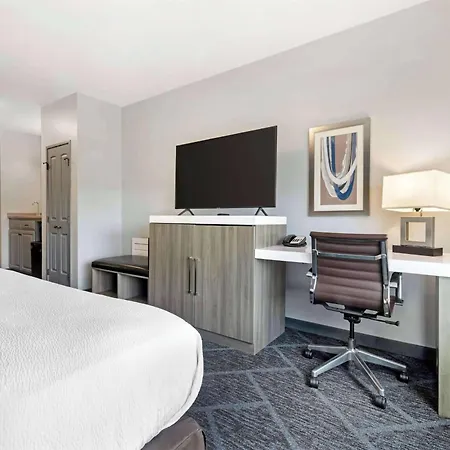 Wyndham Garden Appleton-3