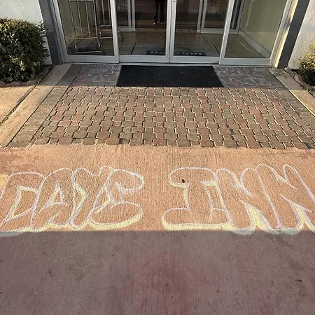 Days Inn By Wyndham Copperas Cove-3