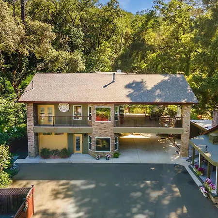 Foothill House-3