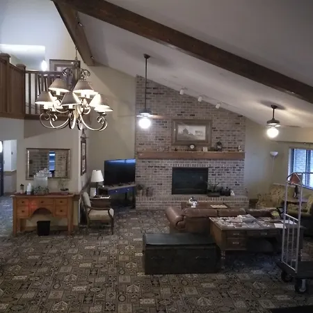Madelia Hotel & Suites-2