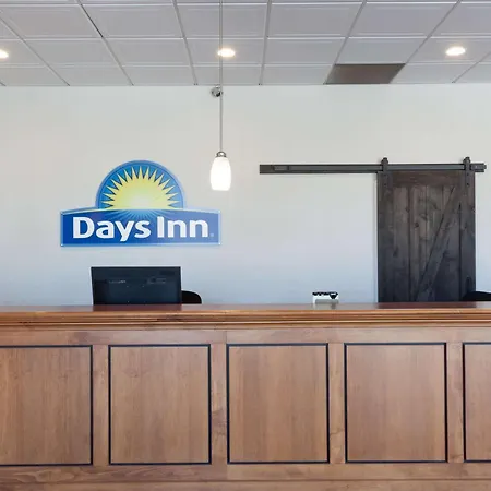 Days Inn & Suites By Wyndham Lancaster Amish Country-2