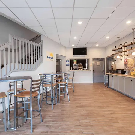 Days Inn & Suites By Wyndham Lancaster Amish Country-3