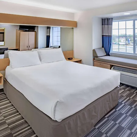Microtel Inn & Suites By Wyndham Plattsburgh-3