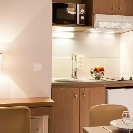 Comfort Triple Room Near Geneva-3