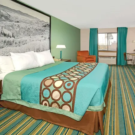 Super 8 By Wyndham Denver Stapleton-3
